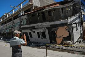 La Nación / Caos y búsqueda desesperada de 19 personas desaparecidas tras  derrumbe de edificio en Filipinas