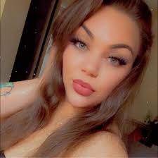 Dee Dee Holl (@deedee.holl) • Facebook