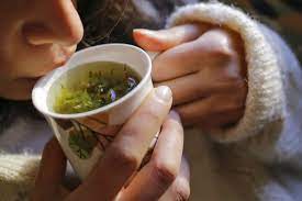 Simak beberapa rekomendasinya untuk kemudian anda bisa konsumsi. 5 Pilihan Teh Herbal Untuk Meredakan Gejala Sembelit