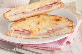 Un Classique Des Casse Croutes Francais Ideal Avec Une Salade Verte Ici Une Version Avec Croque Monsieur Au Four Recette Croque Monsieur Recette Croquant