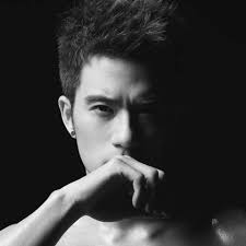 JR 紀言愷- 賺很多錢是財富的富有,另一半很愛你是情感的富有,幫助別人是內在心靈的富有,我最近皮膚很好是外在形象的富有,你要哪一種?