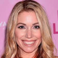 Pilar Tirado's Instagram, Twitter & Facebook