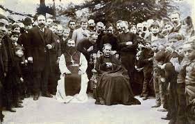 O novo serviço gratuito da google traduz instantaneamente palavras, expressões e até páginas da web entre português e mais de 100 outros idiomas. Spain Photo Of Don Bosco Submerged By People S Affection