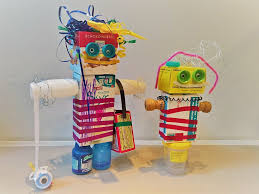Die Invasion Der Verpackungs Aliens Roboter Und Ufos Recycling Basteln Karton Basteln Bastelideen