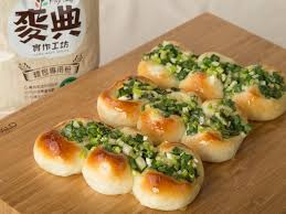 蔥花麵包也是麵包中超夯的四大天王 更是記憶中的永恆經典 豬油 蔥花 麵粉交織而成的美味三部曲 使用麥典實作工坊做出的蔥仔胖 因為是純天然小麥研磨 麵包 cooking recipes taiwanese food food