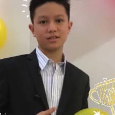 William, mais il vieillit au fur et à mesure que vous faites défiler les  images : r/GMMTV