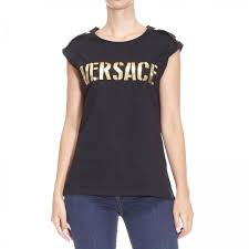 Este camiseta estampada versace puede ser tuyo solo por 286,00€ 200,00€. Versace Outlet Camisetas Mujer Camiseta Versace Mujer Negro Camiseta Versace 74940 219787 Giglio Es