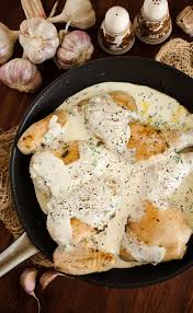 Recette Poulet En Sauce En Video Recette Recette Poulet En Sauce Recette Escalope De Poulet Recette Poulet