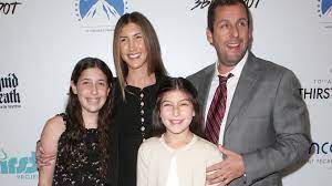 Adam richard sandler was born september 9, 1966 in brooklyn, new york, to judith (levine), a teacher at a nursery school, and stanley alan sandler, an electrical. Mogen Es Werden Adam Sandlers Kinder Auch Schauspieler Promiflash De