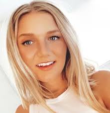 Kayla Lyons's Instagram, Twitter & Facebook