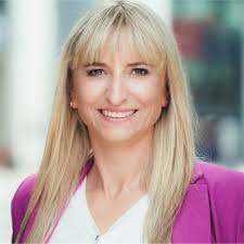 Ruth Faria's Instagram, Twitter & Facebook