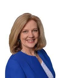 Kelly Iverson's Instagram, Twitter & Facebook