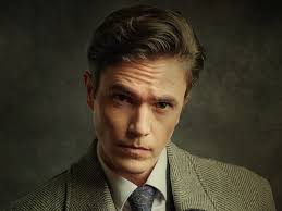 Designed for smartphones, vertical series bring Hollywood North work