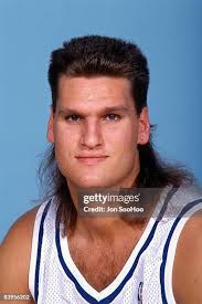 Craig Ehlo of the Atlanta Hawks drives to the basket against Steve... News  Photo