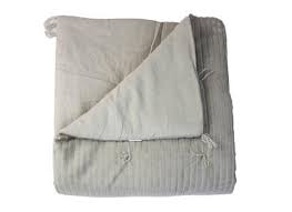 Choisissez un plaid réversible ! En Fil Dindienne Plaid Jete Lit Courtepointe En Velours Raye Veluti Beige 160x160 Cm Jete De Lit Lit Plaid Canape