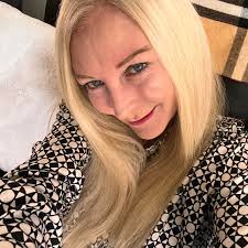 Throwing it back to 1998 with an acoustic version of 'Don't Go Away'. 🎬:  MTV/ Hora Prima