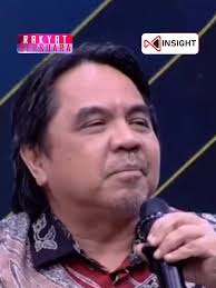 Politisi PSI Ade Armando mengomentari kaos 'korban Mulyono' yang dikenakan  Roy Suryo di Rakyat Bersuara pada (22/10/2024). Ade menegaskan bahwa yang  diklaim oleh Roy Suryo yang mengaku sebagai korban ...