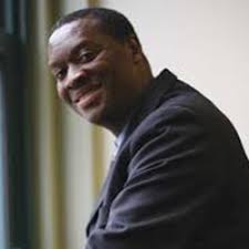 Holt Receives Alumni Award for Distinguished Teaching