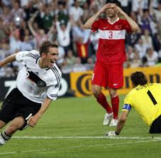 Pressekonferenz vor deutschland v turkei, em 2008 halbfinale, 24.06.2008 joachim loew talks of his love for turkey. Sieg Uber Die Turkei Philipp Lahm Schiesst Deutschland Ins Em Finale Welt