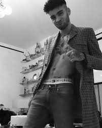 You're the most wonderful person on earth! Gigi Hadid Shares Shirtless Video Of Zayn For His 25th Birthday People Com
