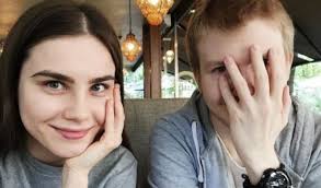 Начинал свою деятельность на youtube как мультипликатор под псевдонимом spoontamer. Danila Poperechnyj Biografiya Foto Lichnaya Zhizn Devushka Stendap Vozrast Rost I Ves 2021