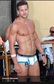 But he must not date them! 3a3arezixmgfqm