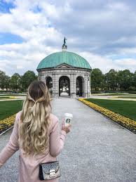 Franziska Elea Fashionblogger Ort Fur Date Munchen Fotospots In 2020 Fotoshooting Munchen Munchen Munchen Tipps