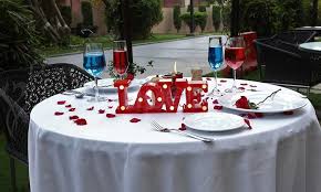 Anniversary party food ideas for a bbq a bbq anniversary party offers a laid back vibe with a menu of smoked and grilled meats, fresh salads and veggies, and plenty of cold drinks. Book Dining Experiences For Couples Online In India Ferns N Petals