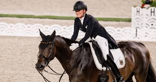 Isabell werth schooling bella rose. Mokqb Rnxge9ym