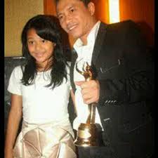 Umur 22 tahun) adalah seorang penyanyi berkebangsaan indonesia. Aurel Hermansyah Ayrelhermansyah Twitter