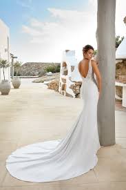Questo bellissimo, classico abito da ballo stile abito da sposa caratteristiche seme perle, paillettes, tulipano. Eddy K Collezione Sposa Bon Bon Atelier