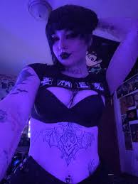 yourhotm.f OnlyFans - Yourhotmom - Creator Profile - Fleshbot