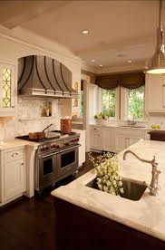 Benjamin Moore Paint Color Benjamin Moore Linen White 912 Benjaminmoore Linenwhite 912 Traditional Kitchen Design Interior Design Kitchen Kitchen Design