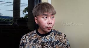 Dituding operasi plastik, beginilah perbedaan wajah roy kiyoshi dulu dan sekarang. Polisi Temukan Puluhan Butir Psikotropika Di Kediaman Roy Kiyoshi