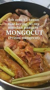 Yeşilimsi rendang, normalde kullanılan kırmızı biber yerine cili api kullanır diğer rendang. Paling Ringkas Pedas Power Rendang Negeri Sembilan Paling Senang Nak Buat Pa Ma