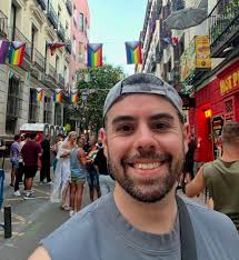 Lee Larson (@leeaaronlarson) • Instagram photos and videos