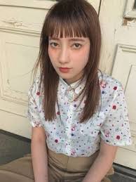 ロングストレートの髪型でお洒落を楽しみませんか 大人女性のヘアスタイルをご紹介 folk トレンドメイク アイメイク トレンド