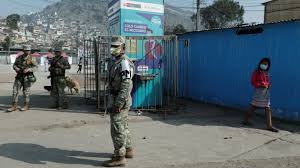 Los intervenidos fueron encontrados bebiendo licor en plena vía. Toque De Queda Del 23 Febrero En Peru A Que Hora Comienza Hasta Cuando Es Y Multas Por Salir As Peru