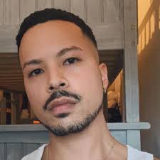 Benny RIZ (@lifeofbennny)