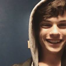 Daniel Rinow (@kinda_daniel)