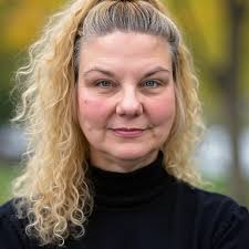 New to the area and wondering what are everyone's favorite restaurants?  Favorite dishes? Also looking for a good winery Thanks!