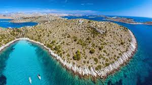 De kornati eilanden strekken zich uit langs het centrale deel van de kroatische adriatische kust. Stranden Op De Kornati Eilanden
