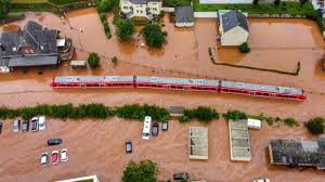 Steinbachtalsperre bei euskirchen droht trotz des sinkenden wasserstands ein bruch des staudamms. Qdhk5p8qrpdyam