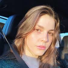 Shelby Loomis's Instagram, Twitter & Facebook