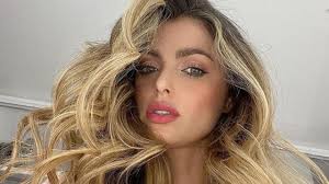 Cristina, de 35 años, lleva casada seis años con el cantante y también participante de 'protagonistas de novelas' josé narváez. Cristina Hurtado Se Volvio Viral Con Estas Llamativas Fotos Kienyke