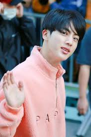 Jin at the met in ny is something else 💜 btsjingal. 10 Potret Jin Bts Kenakan Outfit Berwarna Pink Manis Banget