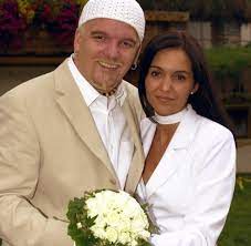 See a detailed dj ötzi timeline, with an inside look at his albums, marriages, children, awards & more through the years. Dj Otzi Welt