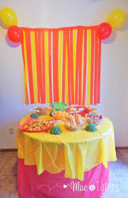 Bequem online bestellen von party dekos & partyartikel für ihr fest. Winnie The Pooh And Friends Birthday Decorations On Yellow Stripped Straws Kitchen Dining Home Living Deshpandefoundationindia Org