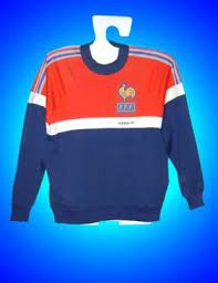 Sweatshirt Adidas of the Team of France football vintage Lorenzo in her  video clip Freestyle dirty | Spotern