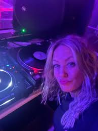 Loving listening to Pop Rewind with Lee Brennan 🫶🏼🙌🏽👏🏽 sitting at a  caravan site in Barnard Castle streaming live 🎶 Well done Lee!!! Loving  it!!!